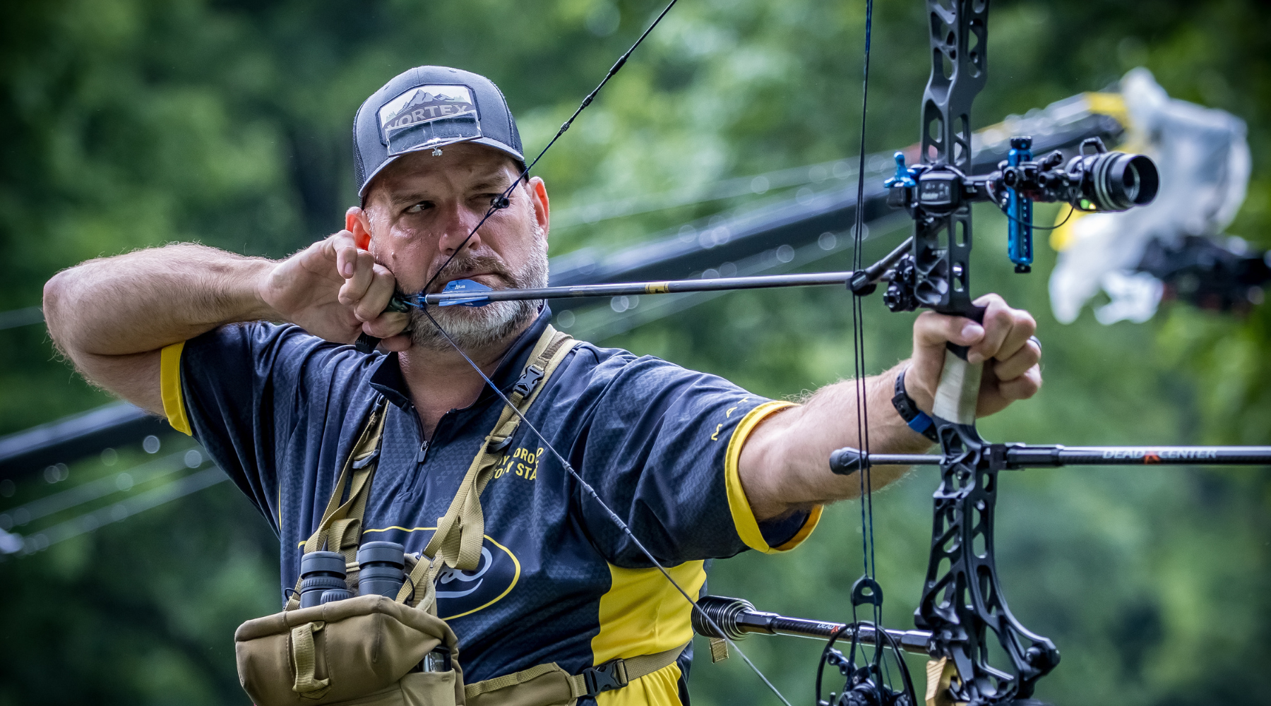 TeamGoldTip athletes at ASA Pro/Am Metropolis with Gold Tip Triple X Pro arrows