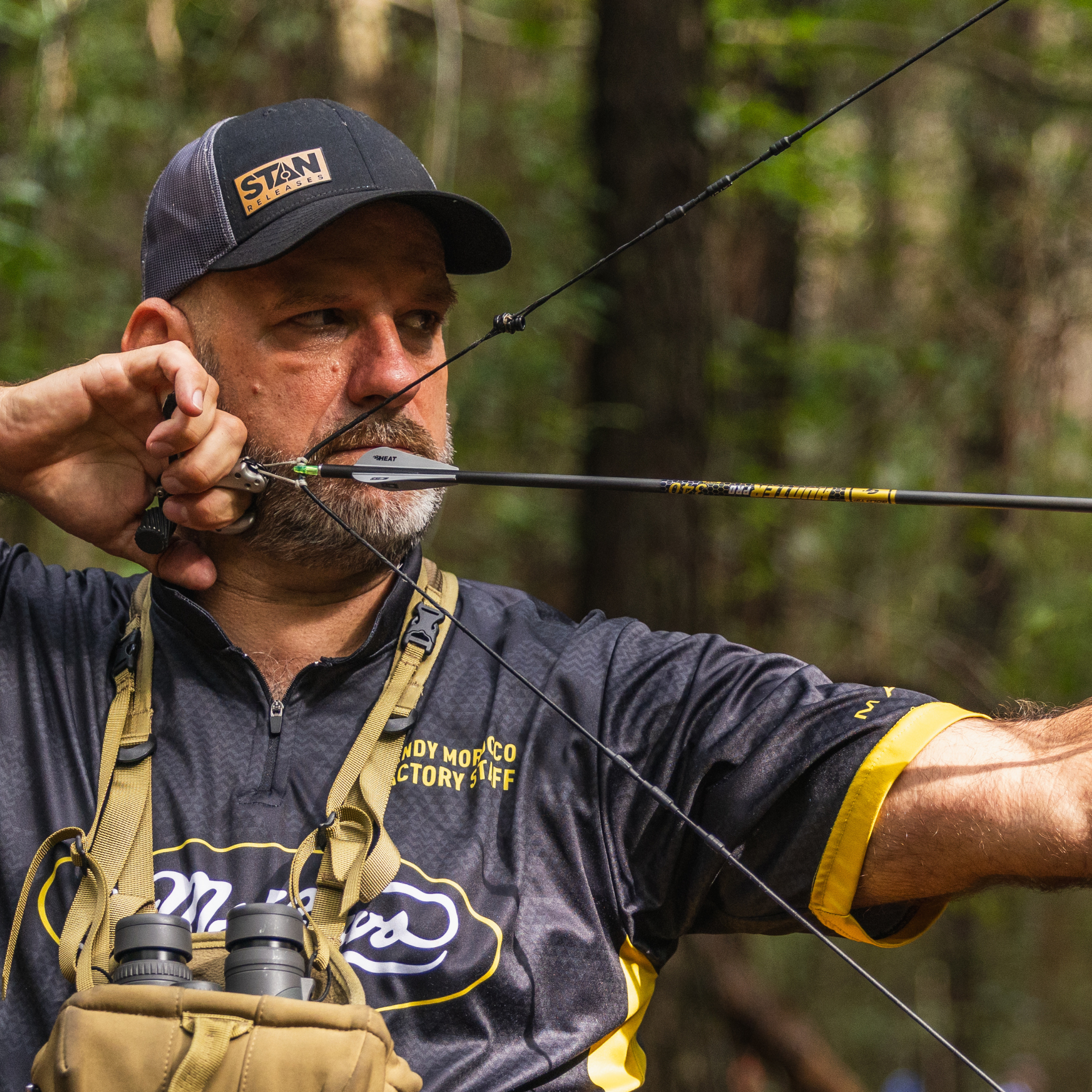 Gold Tip Hunter Pro carbon hunting arrows for compound bows, engineered for accuracy, durability, speed, and consistent performance