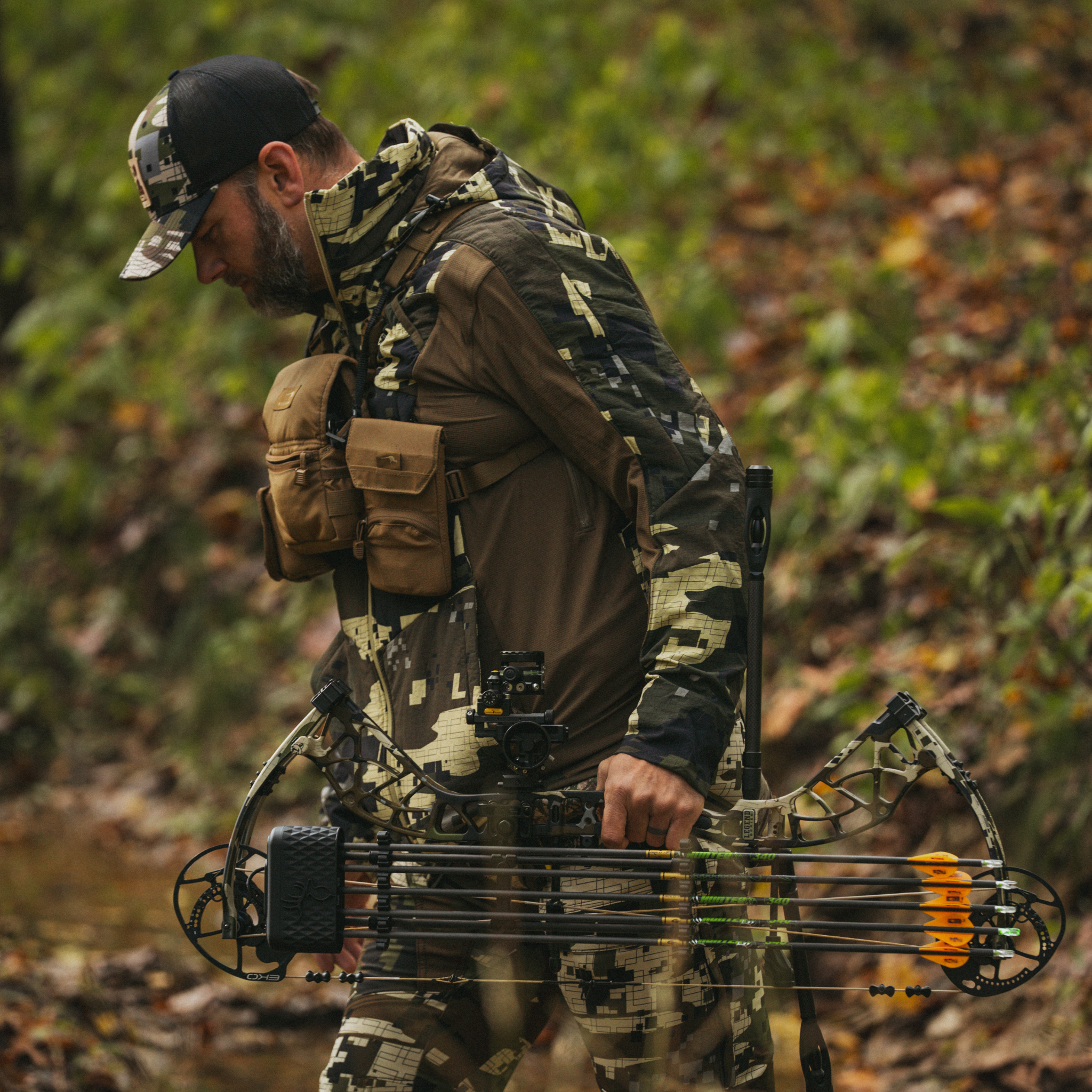 Gold Tip Hunter XT carbon hunting arrows for compound bows, engineered for accuracy, durability, speed, and consistent performance